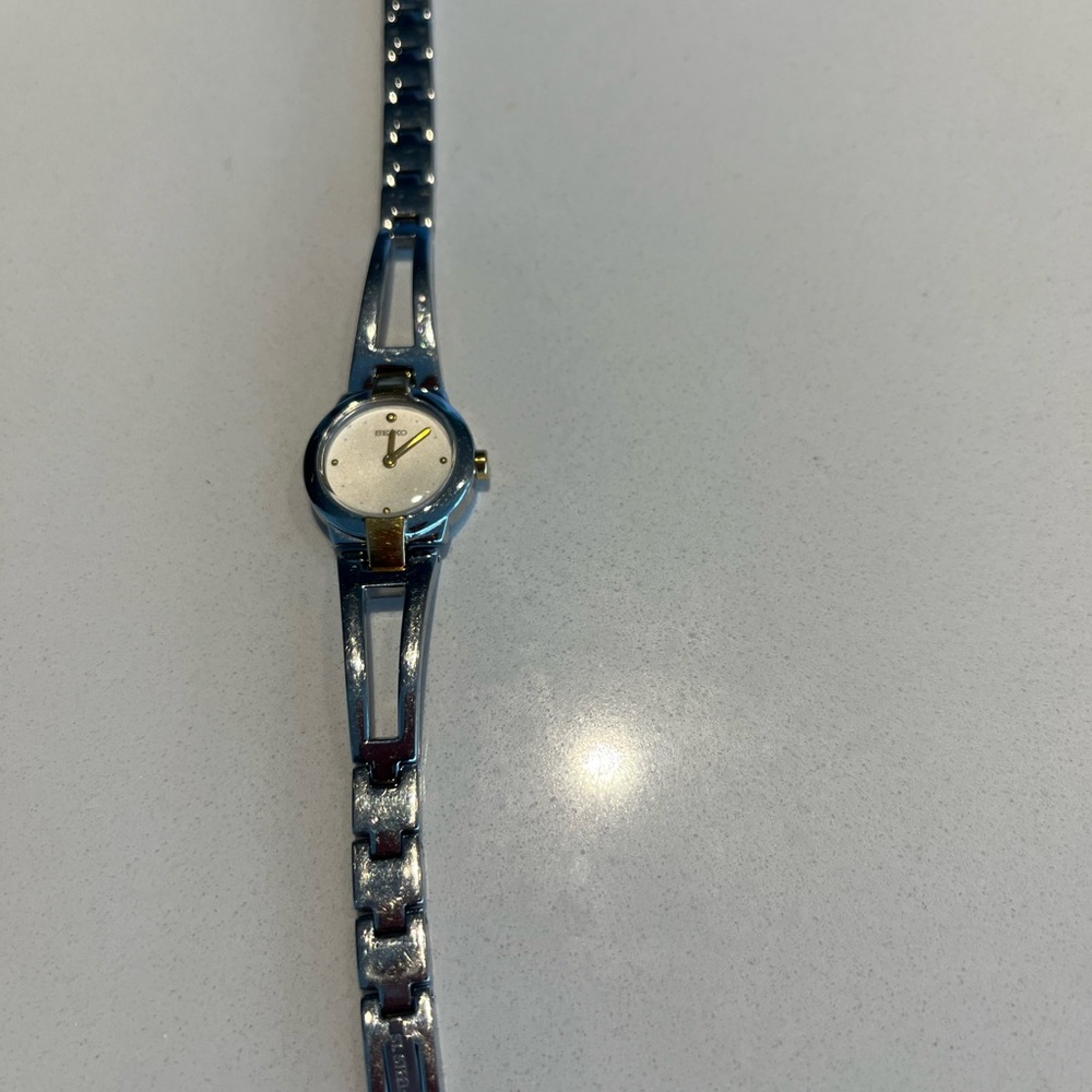 Seiko watch (bracelet needs to be changed or fixed as it was broken)